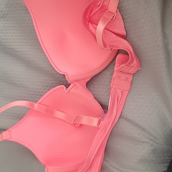 Pink bra - Picture 2 of 3